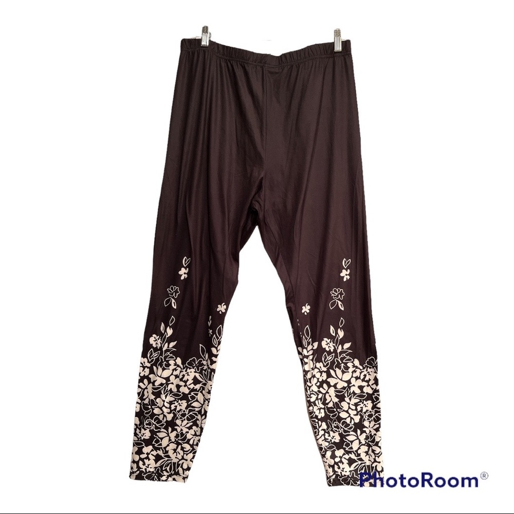Just Fashion Now pull-on Pants Black with floral. Size 2 XL